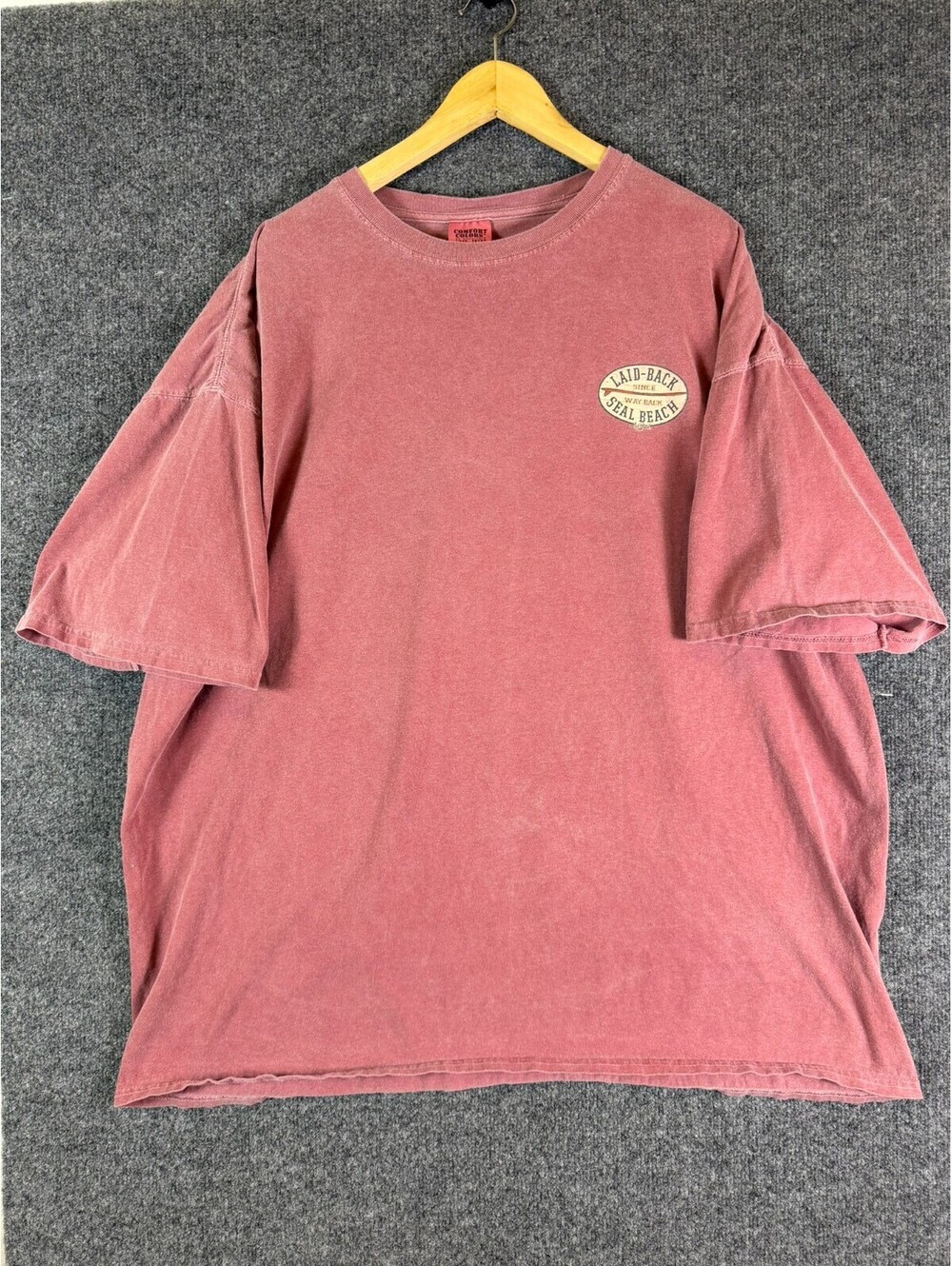 Mens XXXL Red Laid-Back Seal Beach Surfing Graphic T-Shirt